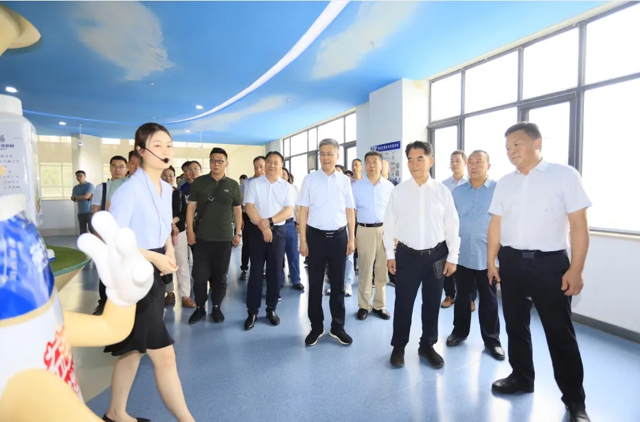 花花牛丨中國人民大學(xué)河南校友會蒞臨花花牛參觀座談 花花牛丨中國人民大學(xué)河南校友會蒞臨花花牛參觀座談