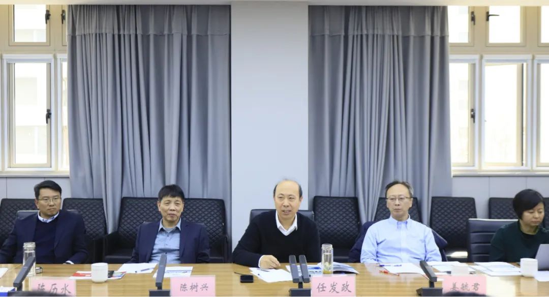 花花牛乳業(yè)集團黨委書記、董事長唐洪峰一行赴中原食品實驗室同中國工程院院士、中原食品實驗室主任任發(fā)政座談交流