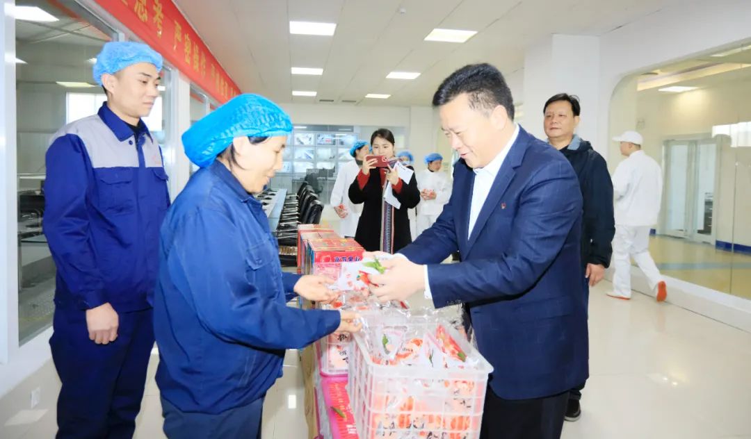 新春慰問送關(guān)懷——集團(tuán)黨委書記、董事長慰問春節(jié)期間堅守崗位的一線職工
