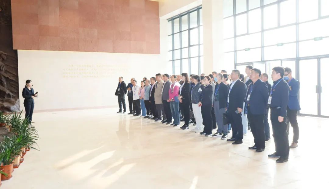 傳承紅色基因·踐行初心使命 | 花花牛乳業(yè)集團(tuán)黨務(wù)干部赴河南大別山干部學(xué)院開展綜合素質(zhì)提升教育培訓(xùn) 傳承紅色基因·踐行初心使命 | 花花牛乳業(yè)集團(tuán)黨務(wù)干部赴河南大別山干部學(xué)院開展綜合素質(zhì)提升教育培訓(xùn)