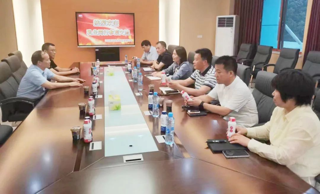 參觀拓思路 交流促發(fā)展 | 集團(tuán)領(lǐng)導(dǎo)參加中乳協(xié)第二十九次年會(huì)暨中國(guó)(國(guó)際)乳業(yè)技術(shù)博覽會(huì)并到江西陽(yáng)光乳業(yè)參觀座談 參觀拓思路 交流促發(fā)展 | 集團(tuán)領(lǐng)導(dǎo)參加中乳協(xié)第二十九次年會(huì)暨中國(guó)(國(guó)際)乳業(yè)技術(shù)博覽會(huì)并到江西陽(yáng)光乳業(yè)參觀座談