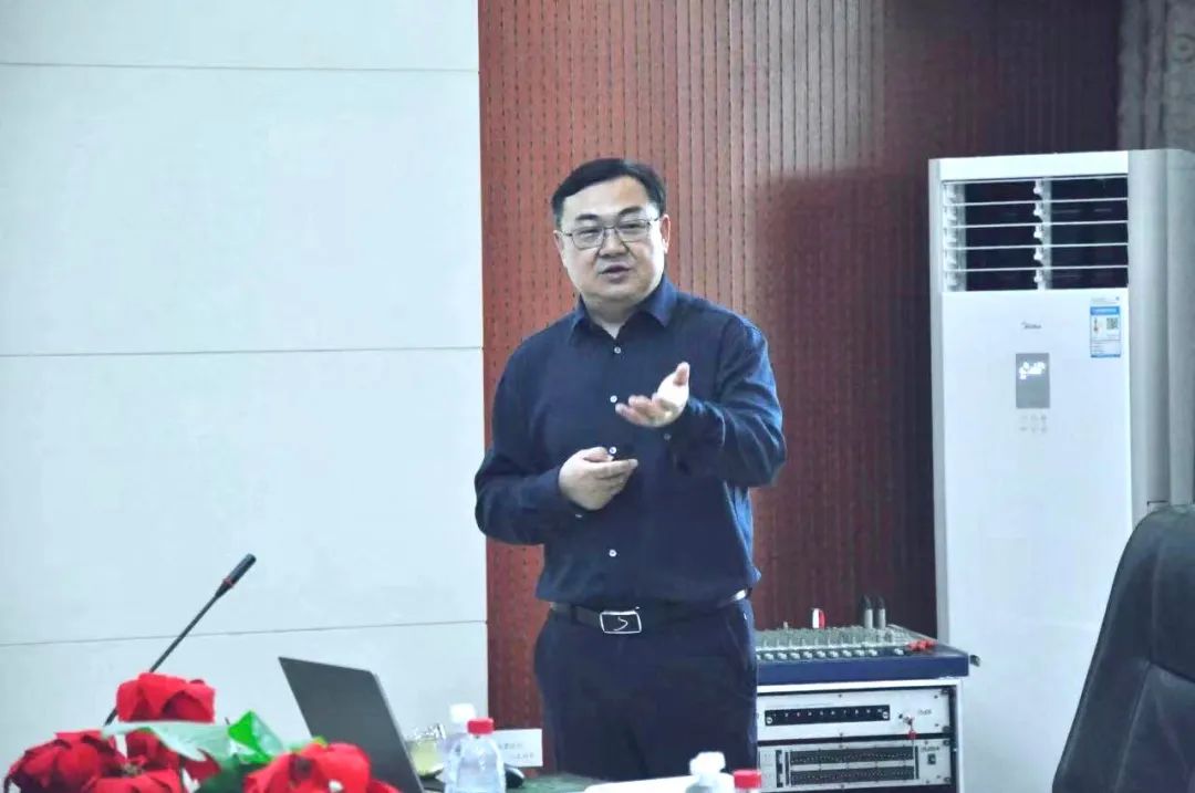 花花牛丨國(guó)家奶牛產(chǎn)業(yè)技術(shù)體系首席科學(xué)家、中國(guó)農(nóng)業(yè)大學(xué)教授李勝利一行蒞臨花花牛魯山瑞亞參觀(guān)調(diào)研