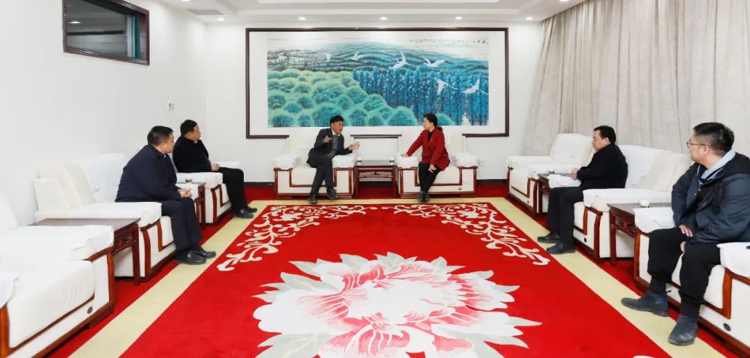 發(fā)揮產(chǎn)業(yè)優(yōu)勢 助力鄉(xiāng)村振興 | 民權(quán)縣委副書記、縣長王靜嫻會見關(guān)曉彥董事長一行