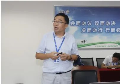 繼往開來 · 再創(chuàng)輝煌 | 花花牛乳業(yè)集團召開9月營銷、養(yǎng)殖及飼料月度經(jīng)營工作會議