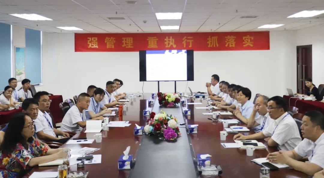 勇?lián)姑な卣齽?chuàng)新｜花花牛乳業(yè)集團召開營銷、養(yǎng)殖及飼料月度經(jīng)營工作會議