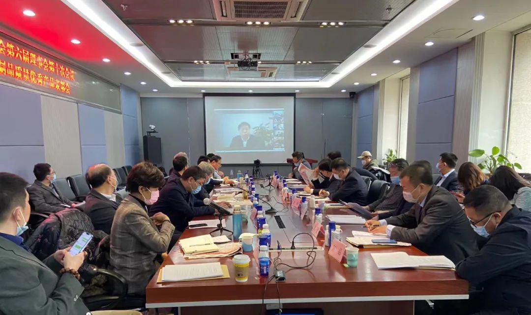 榮膺乳業(yè)三大金獎(jiǎng)，花花牛以產(chǎn)業(yè)融合發(fā)展推進(jìn)奶業(yè)高質(zhì)量發(fā)展