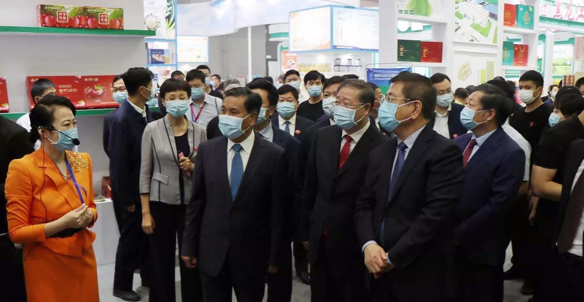 喜報(bào) | 花花牛輕覺酸奶榮獲第二十四屆中國農(nóng)產(chǎn)品加工業(yè)投資貿(mào)易洽談會金質(zhì)產(chǎn)品獎