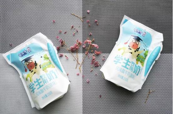 花花牛首款?lèi)?ài)克林低溫學(xué)生飲用酸牛奶上市啦?。。? title=