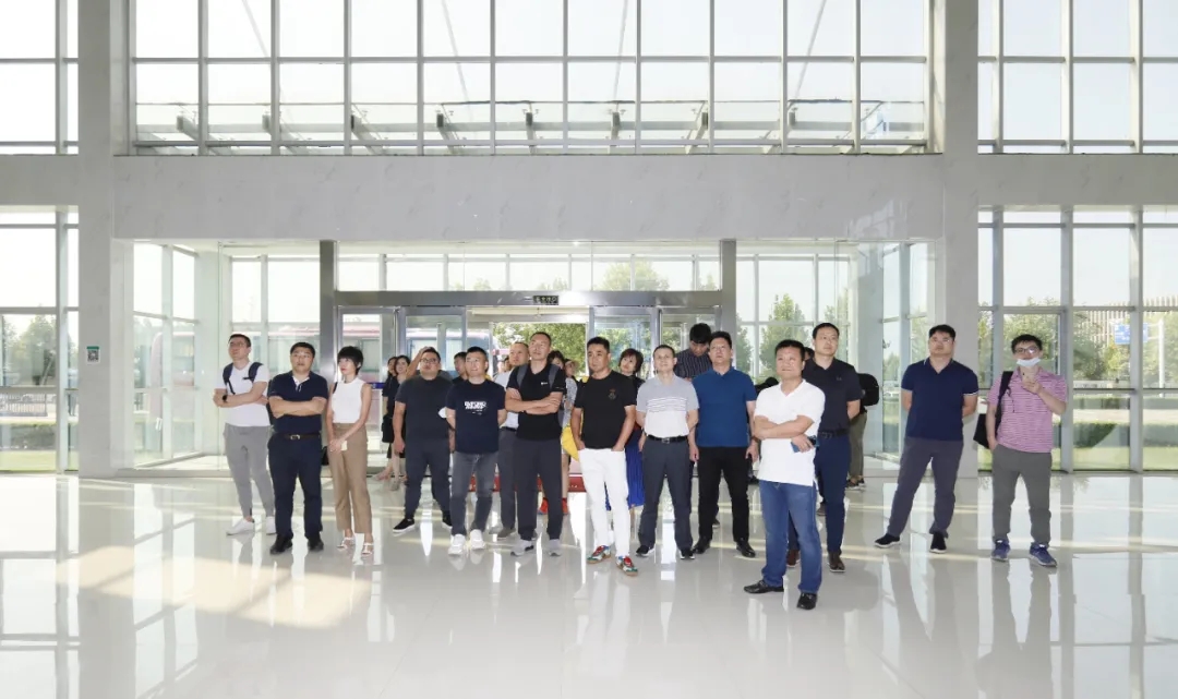 快訊 | 長江商學(xué)院智能制造學(xué)會走進花花牛乳業(yè)集團