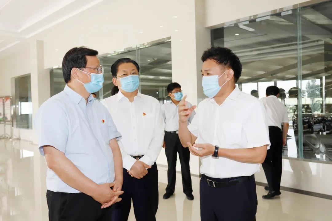 快訊 | 河南省委常委、省紀(jì)委書記、省監(jiān)委主任任正曉蒞臨花花牛乳業(yè)集團(tuán)新蔡瑞亞牧場(chǎng)調(diào)研