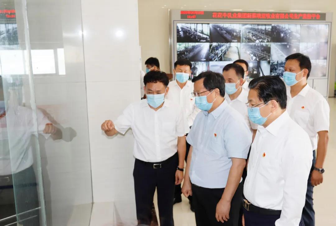 快訊 | 河南省委常委、省紀(jì)委書記、省監(jiān)委主任任正曉蒞臨花花牛乳業(yè)集團(tuán)新蔡瑞亞牧場(chǎng)調(diào)研