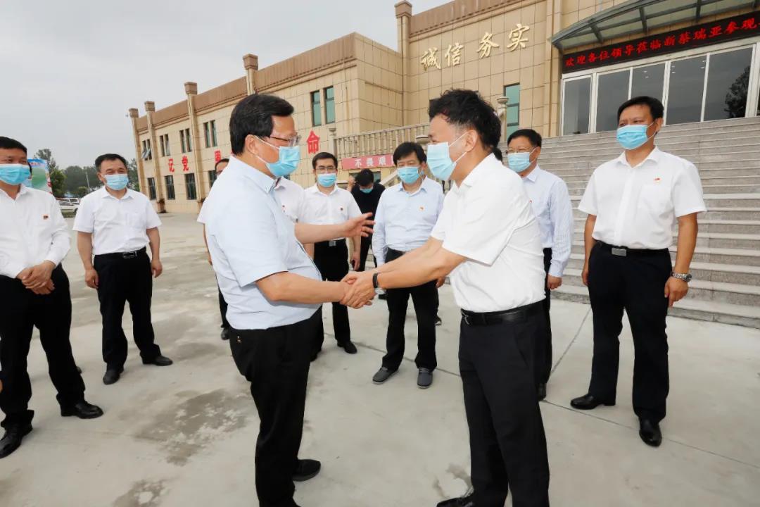快訊 | 河南省委常委、省紀(jì)委書記、省監(jiān)委主任任正曉蒞臨花花牛乳業(yè)集團(tuán)新蔡瑞亞牧場(chǎng)調(diào)研
