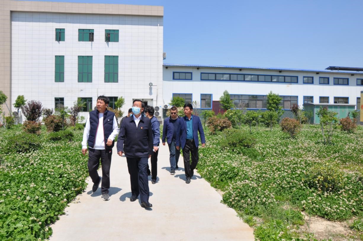 商丘市委常委、宣傳部部長王全周一行蒞臨睢縣瑞亞牧業(yè)有限公司調(diào)研