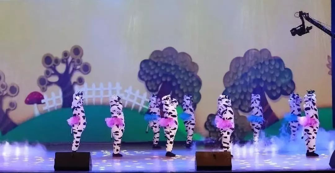 “贏在2019”，花花牛乳業(yè)集團(tuán)2019年新春晚會(huì)盛大開幕