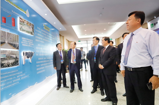 花花牛亮相中國奶業(yè)20強(qiáng)呼倫貝爾峰會(huì)，共話中國奶業(yè)振興！