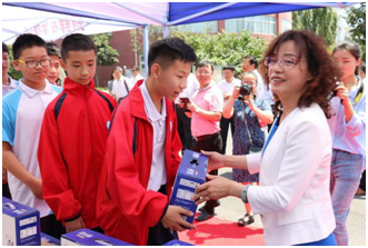 “健康中原，牛奶伴您行——花花牛乳業(yè)集團(tuán)2018中國(guó)小康牛奶行動(dòng)” 公益助學(xué)啟動(dòng)儀式隆重舉行