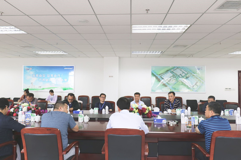 二七區(qū)張超副區(qū)長蒞臨花花牛公司 調(diào)研指導(dǎo)工作 二七區(qū)張超副區(qū)長蒞臨花花牛公司 調(diào)研指導(dǎo)工作