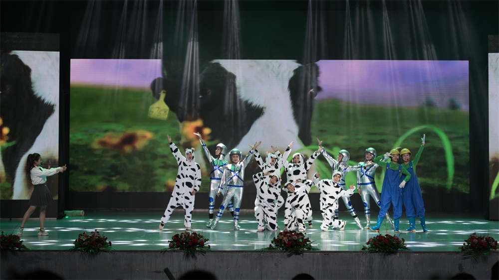 “不忘初心、聚力前行” 花花牛集團2018迎新春聯(lián)歡會隆重舉行