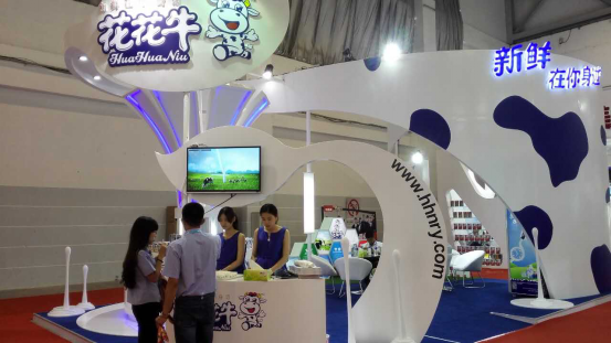 花花牛牛氣沖天！農(nóng)業(yè)部長品嘗“領(lǐng)暢”點贊，又獲國際奶業(yè)平臺青睞