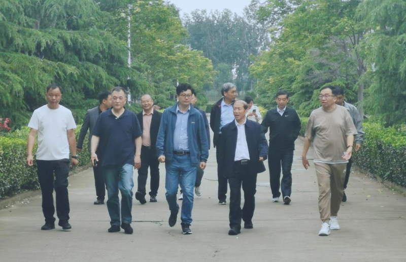 花花牛丨河南農(nóng)業(yè)大學黨委副書記、校長介曉磊一行蒞臨花花牛河南瑞亞參觀調(diào)研