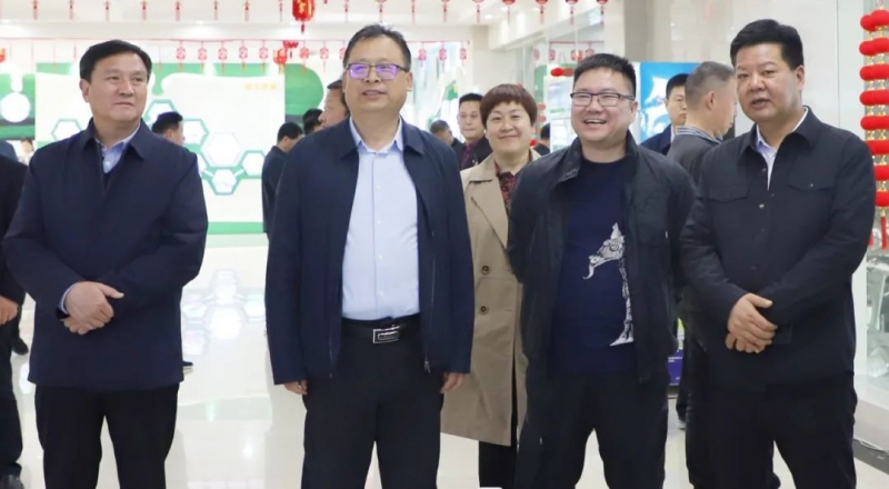 花花牛丨駐馬店市遂平縣政協(xié)黨組書記、主席張衛(wèi)東一行蒞臨花花牛魯山瑞亞牧場(chǎng)參觀