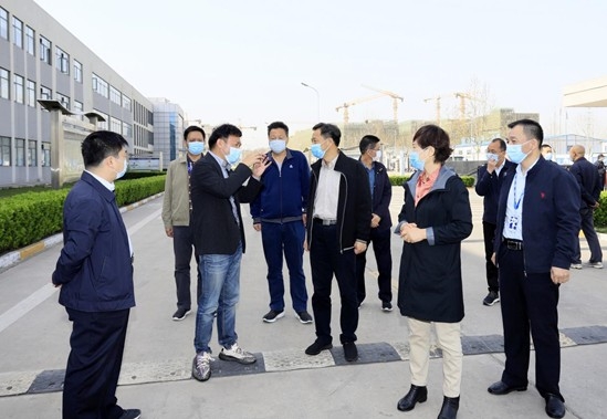 鄭州市人大副主任孫黎、市政府副市長李喜安一行 蒞臨花花牛開展“三送一強”活動