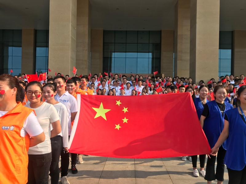 花花牛 唱紅歌 祝福我的國(guó)！?。? />
			</div>
		<div   id=